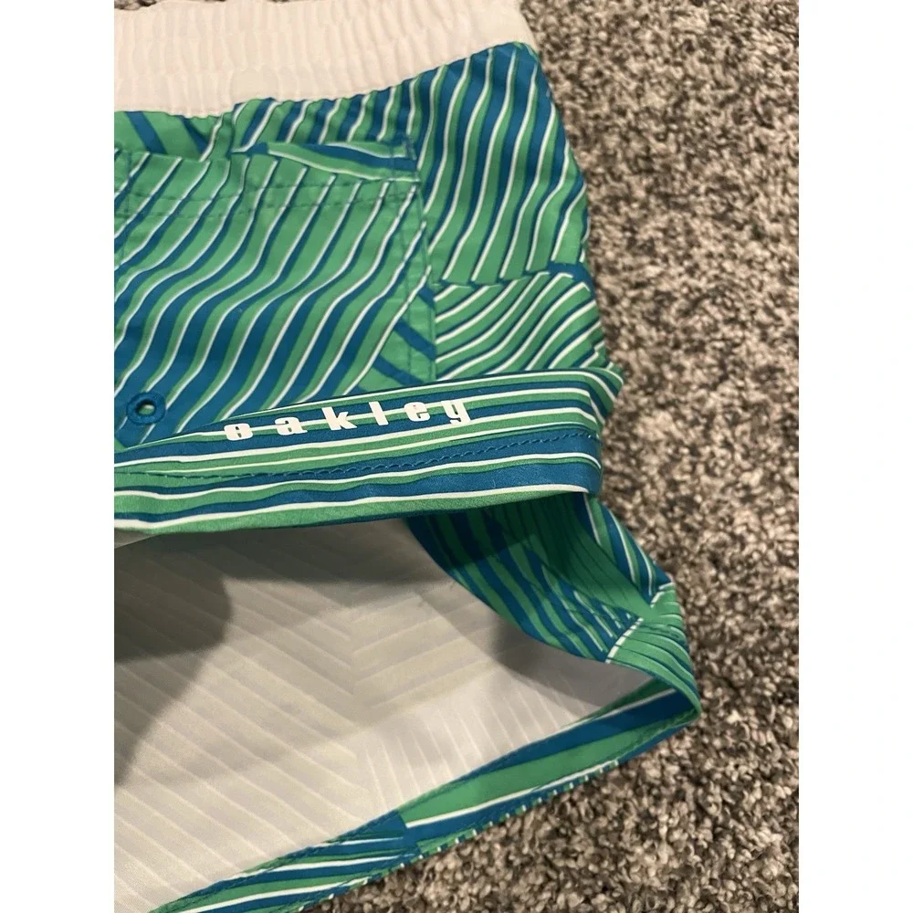 Womens Oakley Fanned Out Board Short Size Large NWT Green Elastic Band